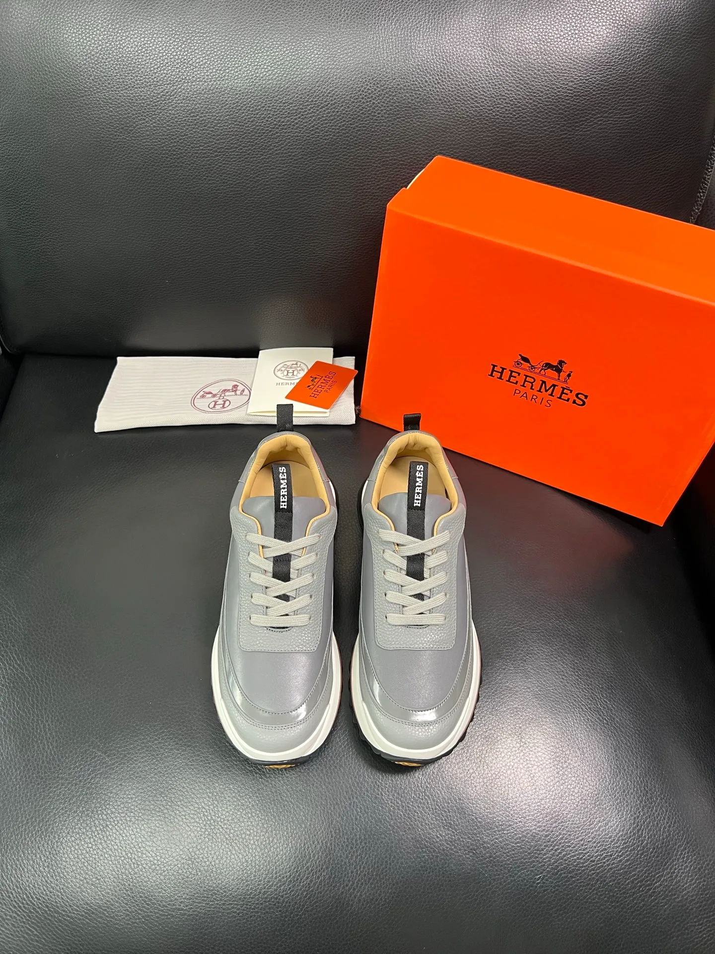 Men's shoes 💰800 Hermes top purchasing Hermes counters are on sale simultaneously with original factory configuration, original cowhide fabrics imported from Italy, high-quality splicing technology, fully imported water-dyed cowhide linings, soles: original soles specially provided by the factory are super comfortable, the original factory follows the order and high quality, you can enter and exit the counter at will, welcome to compare at the counter, code number 39-44 (customized 38 45) 85863